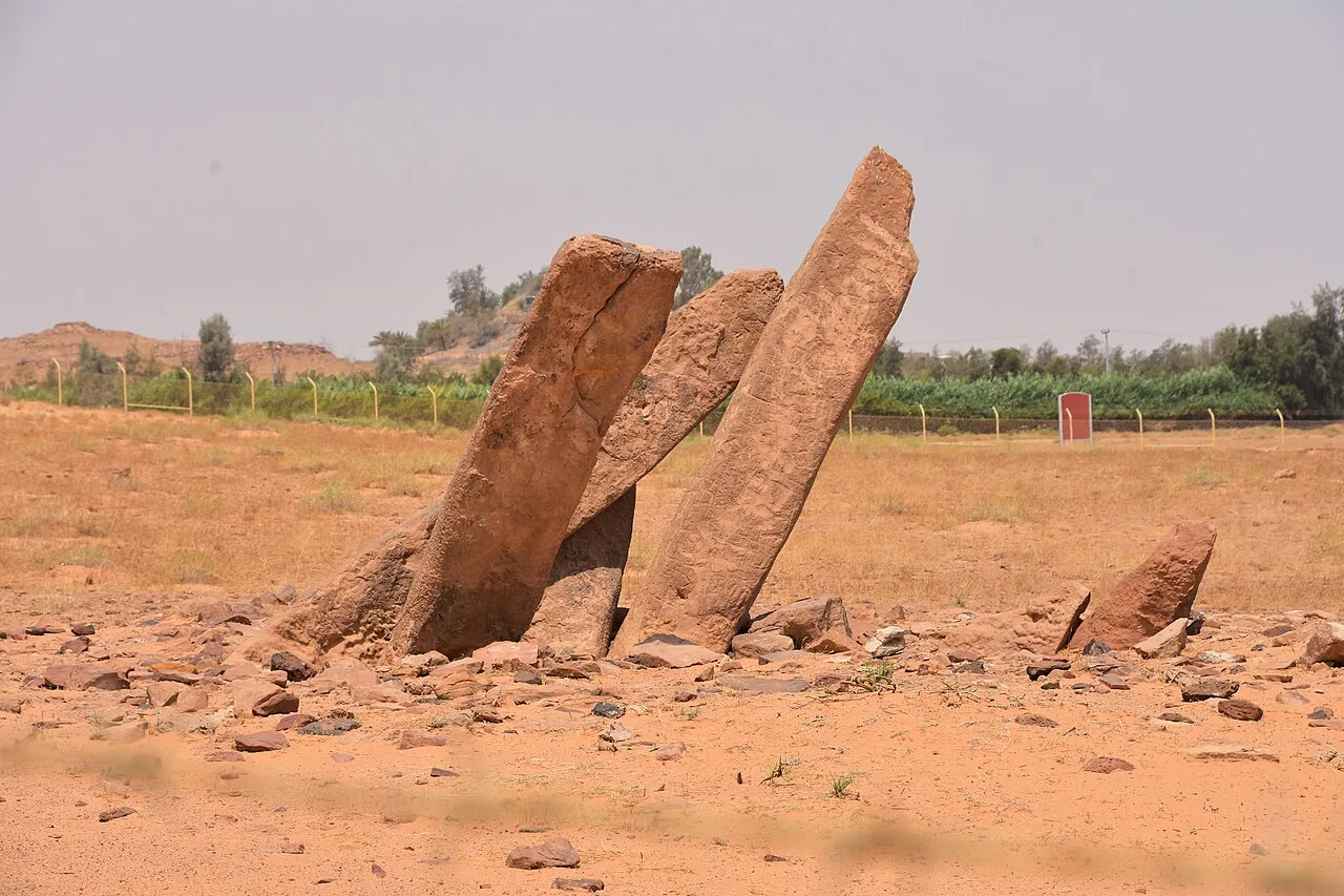 أعمدة الرجاجيل — الجوف