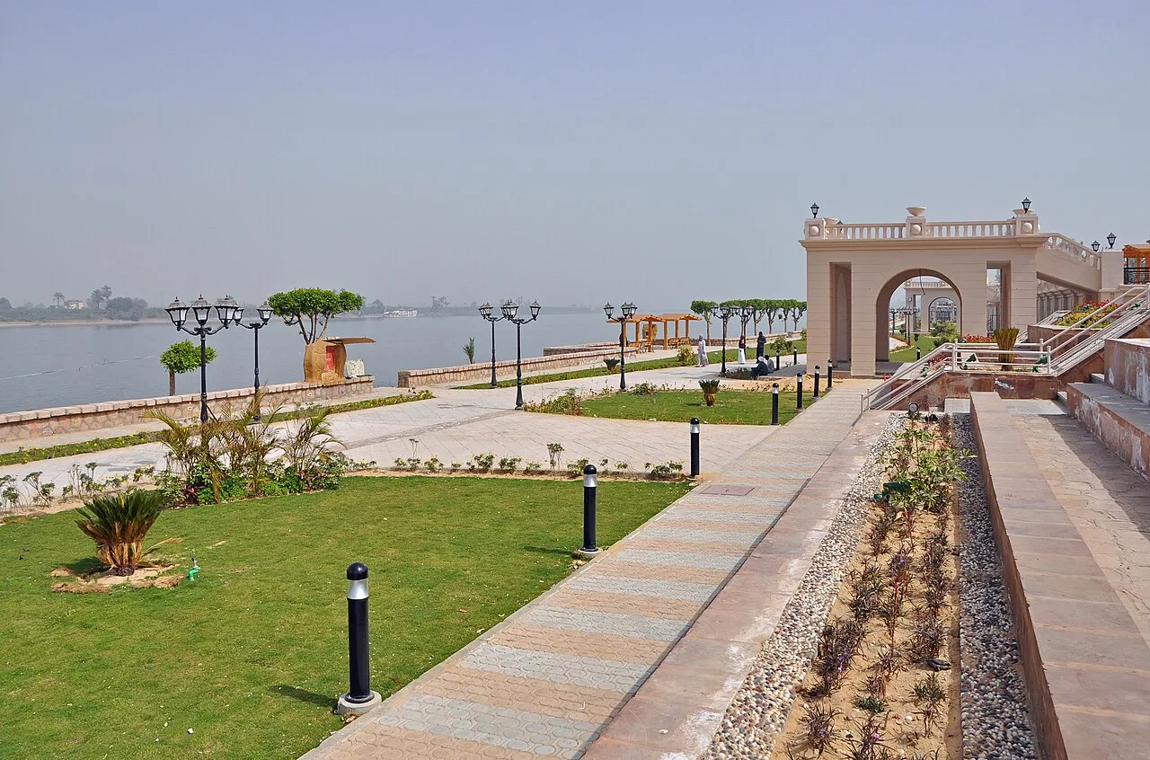 Luxor Nile Corniche — Luxor