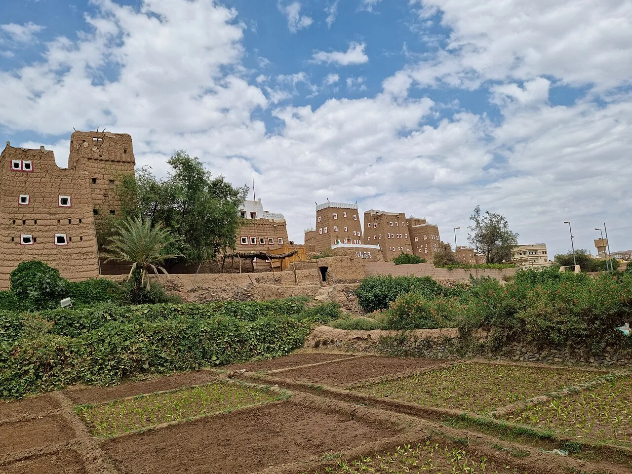 ظهران الجنوب — أبها وعسير