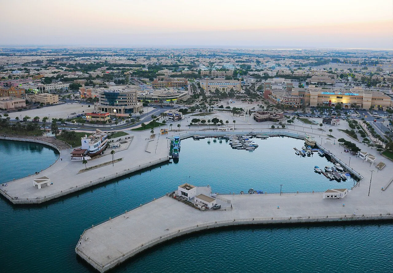 شاطئ الفناتير — الجبيل